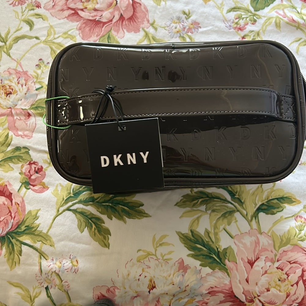 DKNY TALL TRAIN CASE - Picture 4 of 4